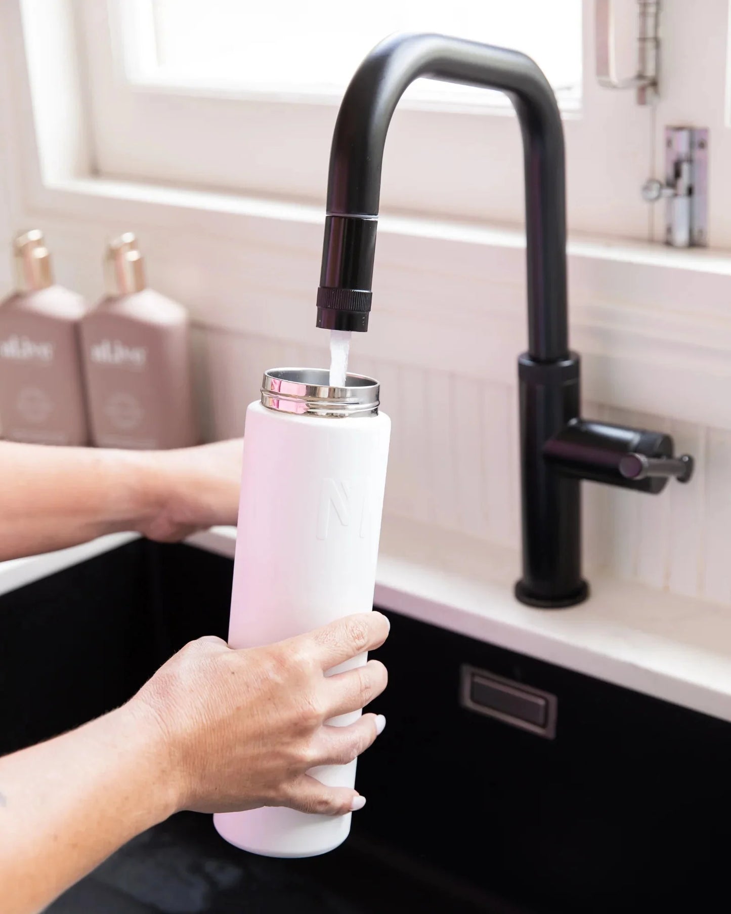 Montii flaske BASE - 700 ml (stor) - velg farge - Lev Logisk