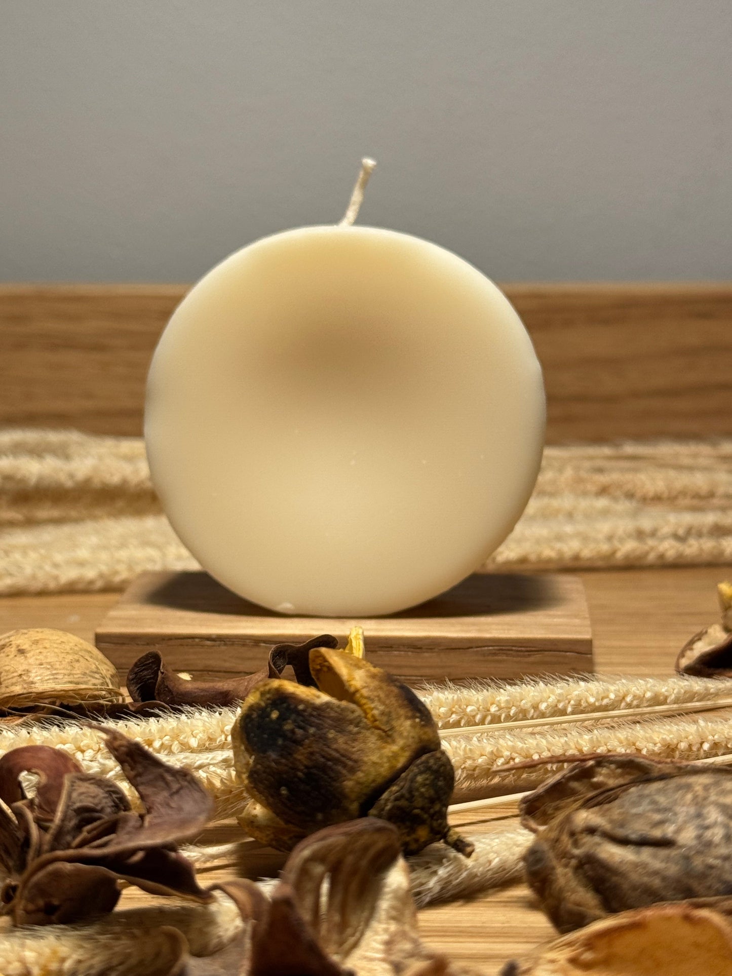 Sun-moon face candle