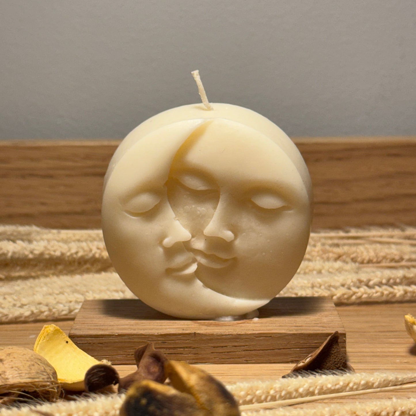 Sun-moon face candle