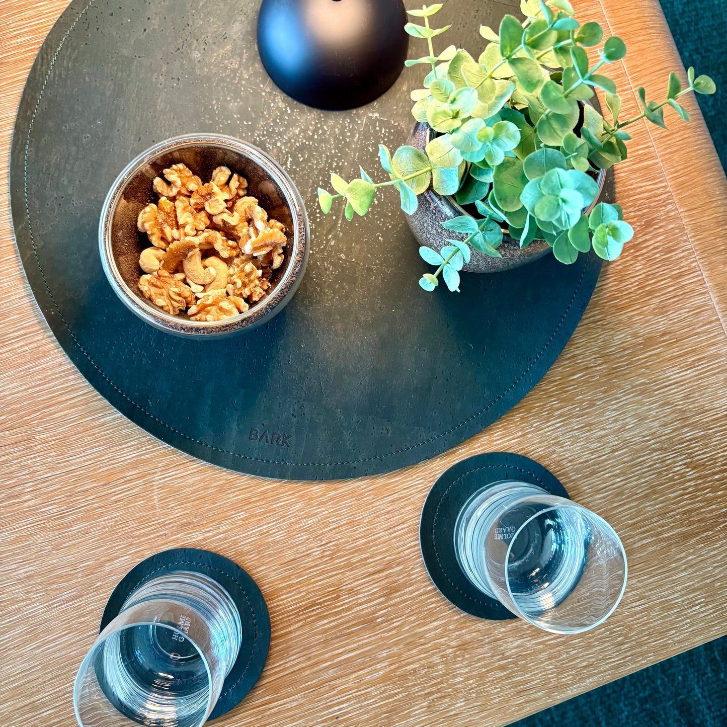 Tosidig spisebrikke/pyntebrikke av korkskinn (mengderabatt)