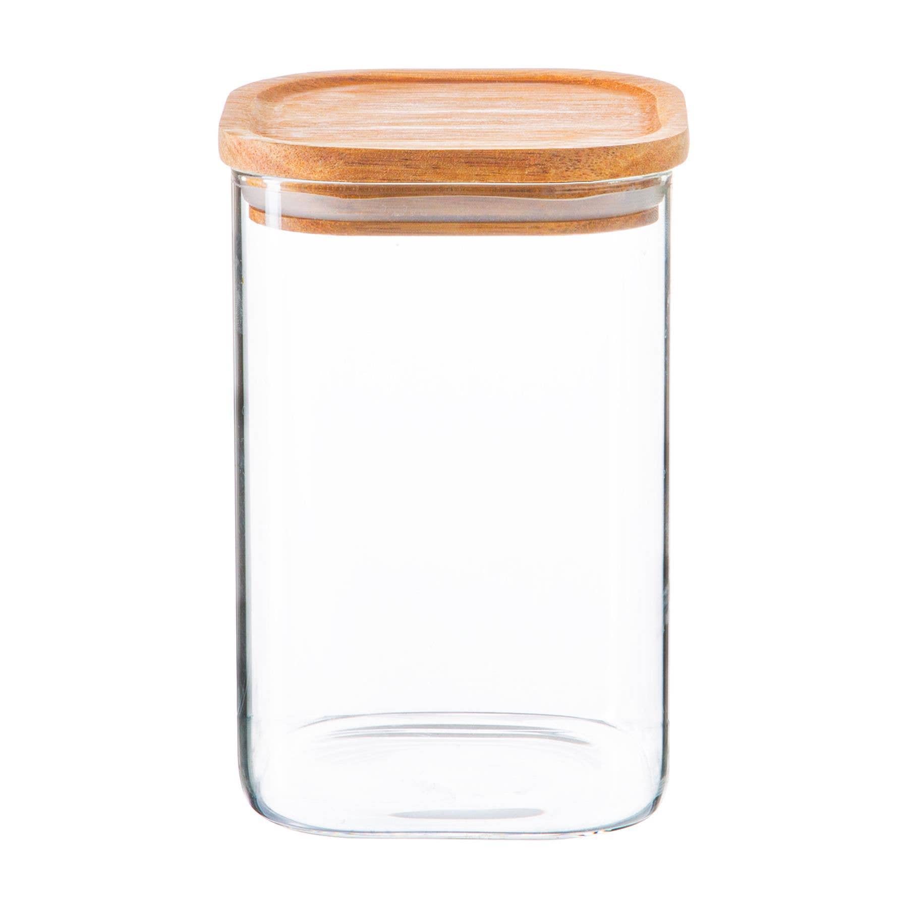 Firkantet oppbevaringskrukke 1,1Liter fra argon tableware-Frontbilde av firkantet oppbevaringskrukke i glass med lokk av akasietre. Bærekraftig og naturlig valg med skandinaviskt design