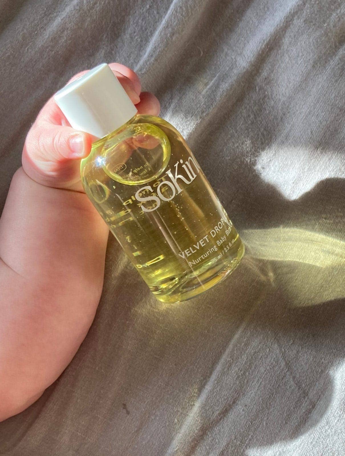 Velvet Droplets Nurturing Baby Bath Oil - Lev Logisk